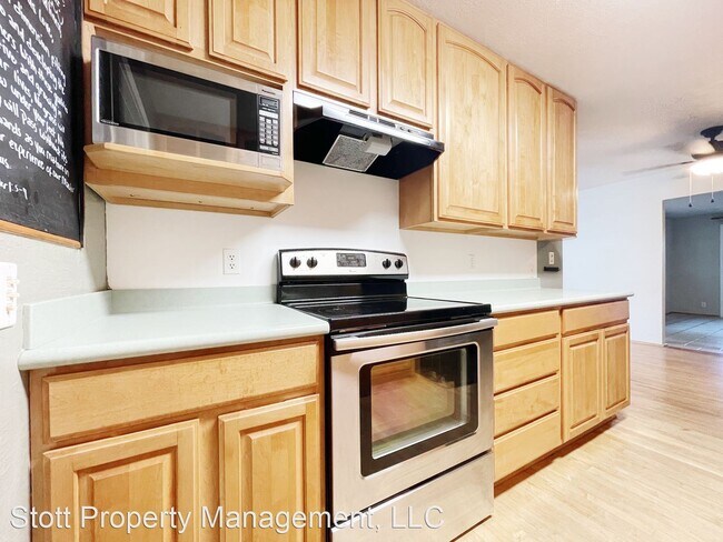 Building Photo - 3 br, 1 bath House - 41-674 Kaauiki Place