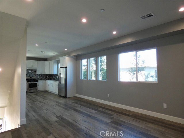Building Photo - 1628 S La Brea Ave