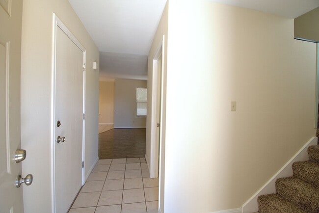Foto del edificio - 6489 Hart Ln