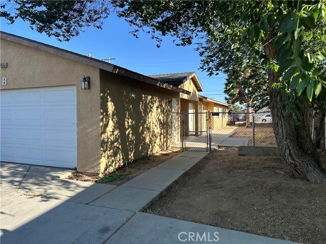 Foto principal - 16585 Pine St