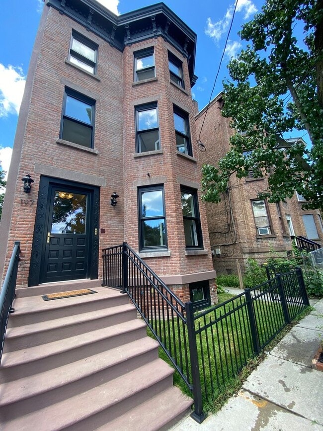 Building Photo - 197 N Miller St