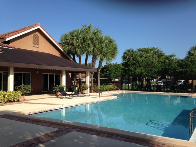 Building Photo - 566401 Arbor Club Way