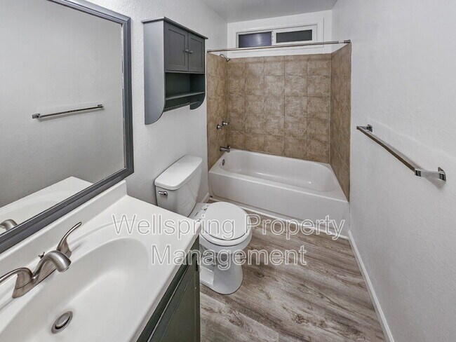 Foto del edificio - 117 S Silver Ridge St