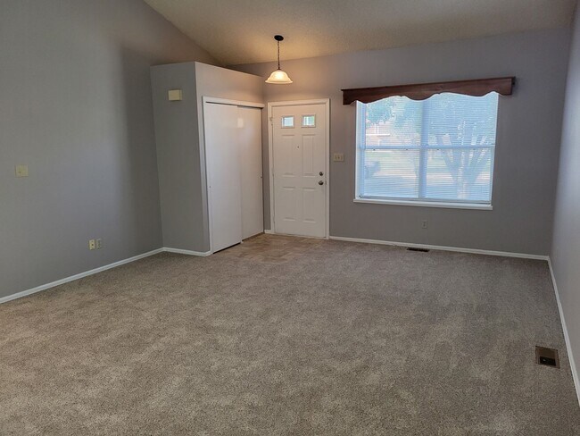 Building Photo - 4060 Dolphin Cir