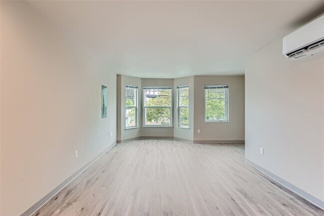 Building Photo - 1410 6th Ave