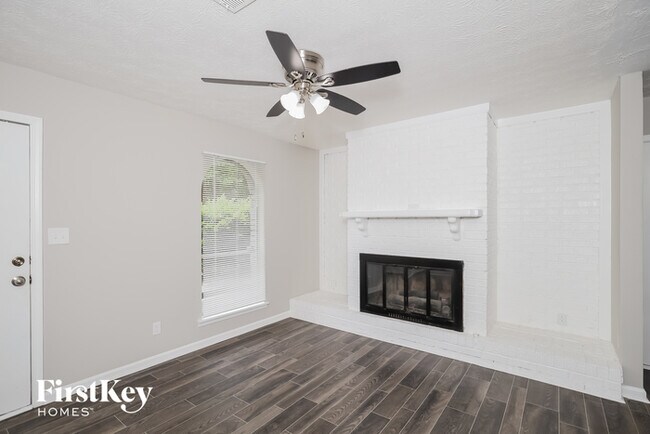Building Photo - 202 Sedgefield Dr