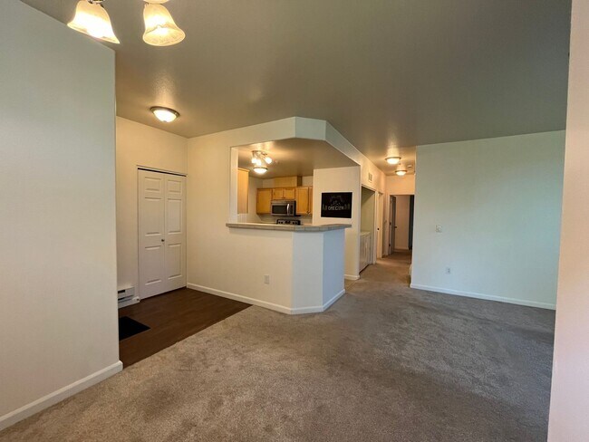 Building Photo - Lovely 2Bed 2Bath Corner Unit - Condo ~ Pr...