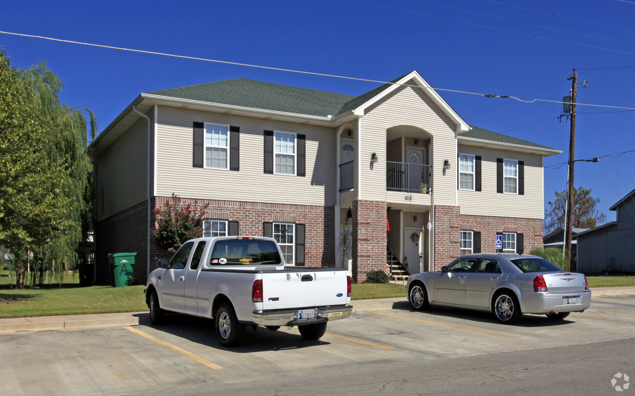 Primary Photo - Choctaw Apartments