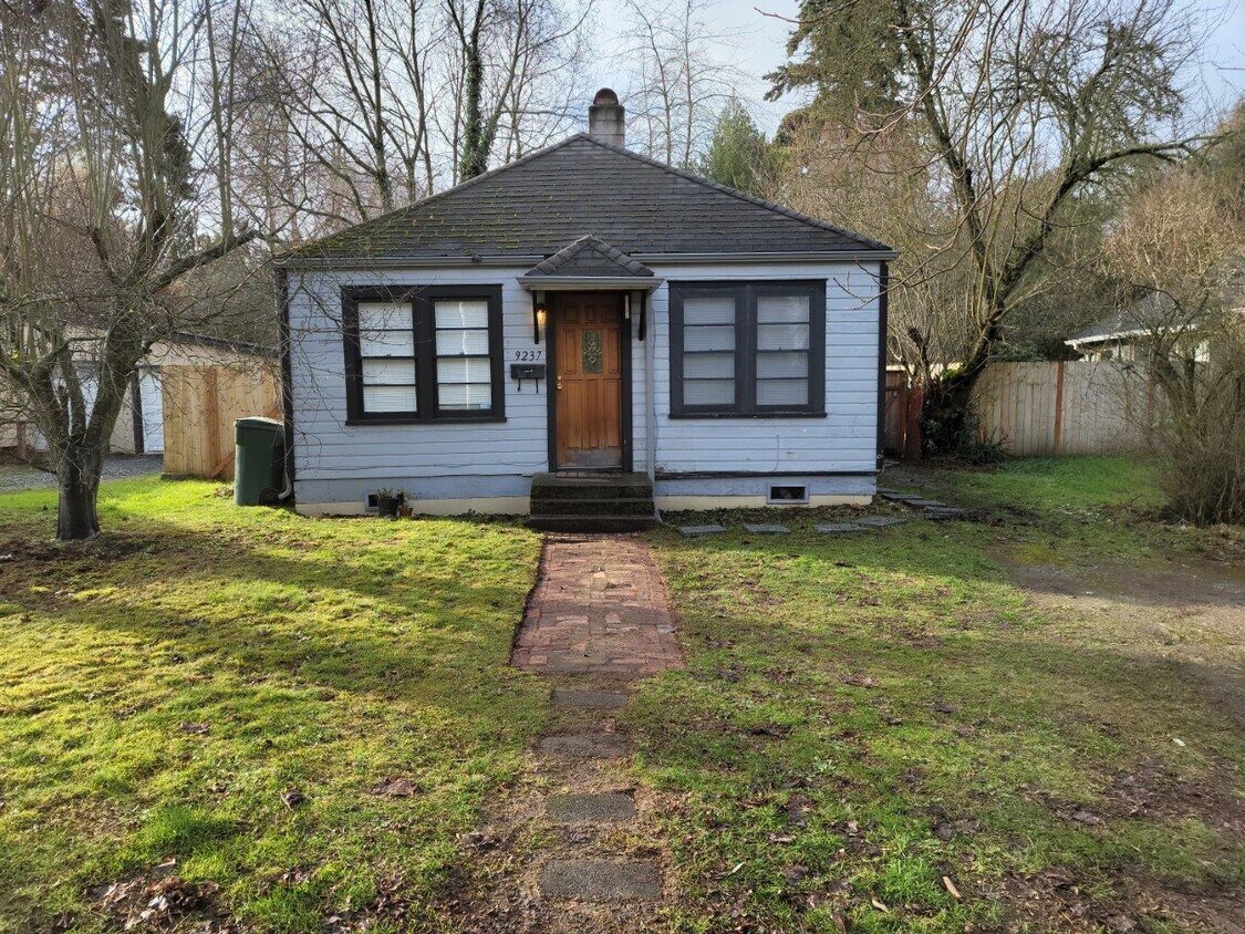 Primary Photo - 9237 College Way North
