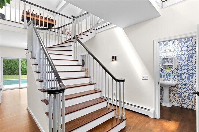 Foto del edificio - 1 Harbor View Dr