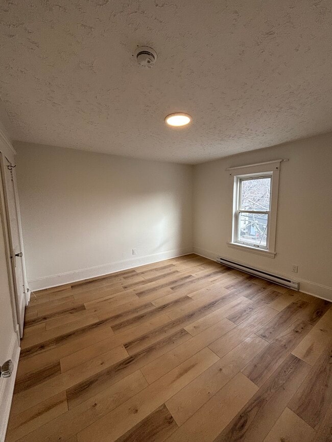 Photo du bâtiment - NEWLY RENOVATED ONE BEDROOM APARTMENT AVAILABLE IN DOWNTOWN DARTMOUTH