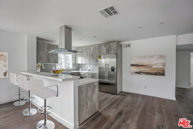 Building Photo - 1105 Alta Loma Rd