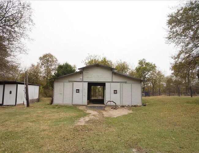Building Photo - 2432 Co Rd 141