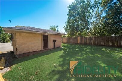 Building Photo - 115 Arbor St