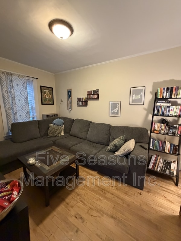 Foto del edificio - 24-26-26 Conger Ave