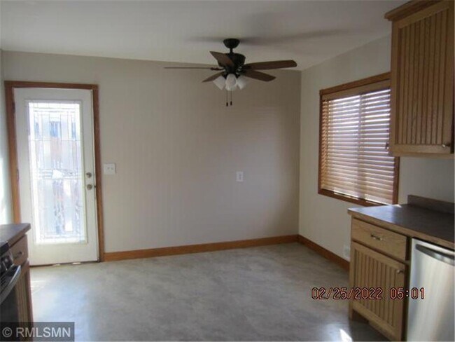Foto del edificio - 11030 Yukon St NW