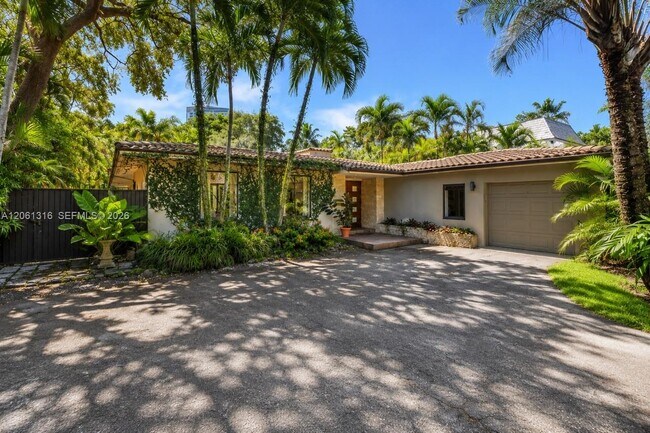 Foto del edificio - 560 Sabal Palm Rd