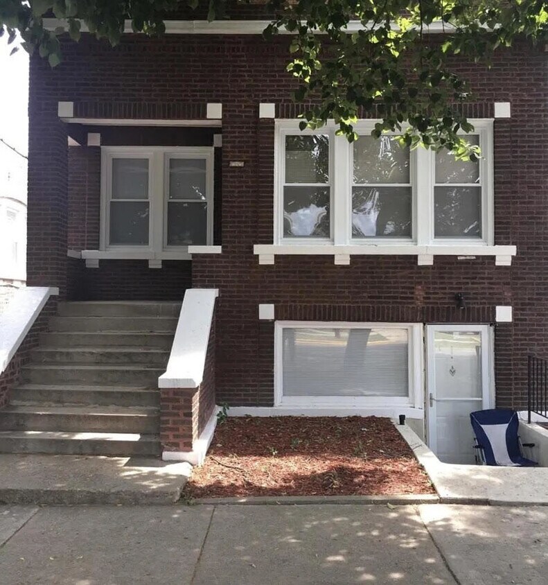 2345 Cuyler Ave Unit GARDEN, Berwyn, IL 60402 Room for Rent in Berwyn, IL