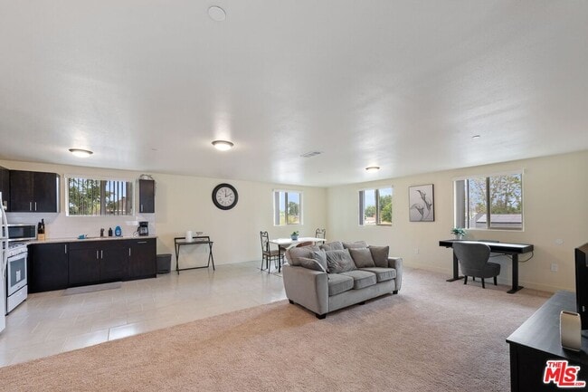 Foto del edificio - 865 E 49th St