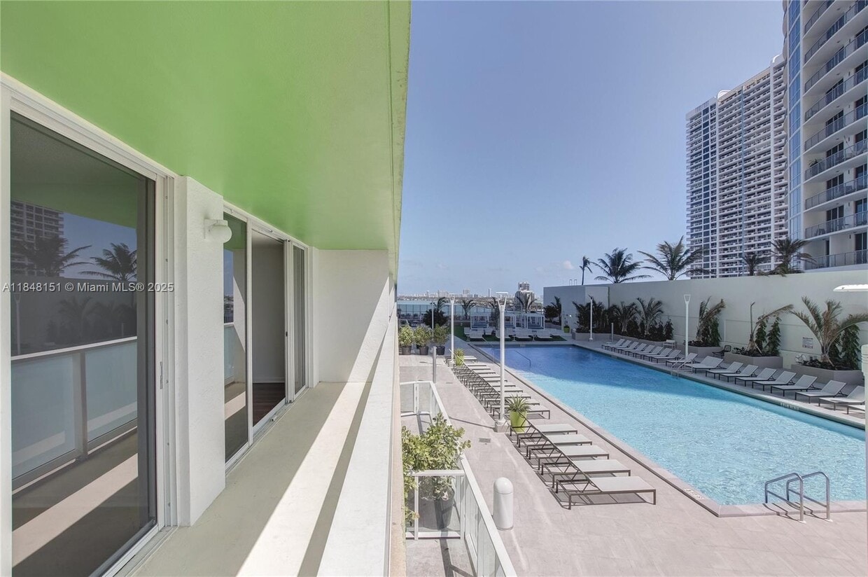 Primary Photo - 1756 N Bayshore Dr