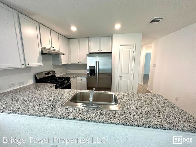 Building Photo - 3 br, 2 bath House - 2408 Lake Hills