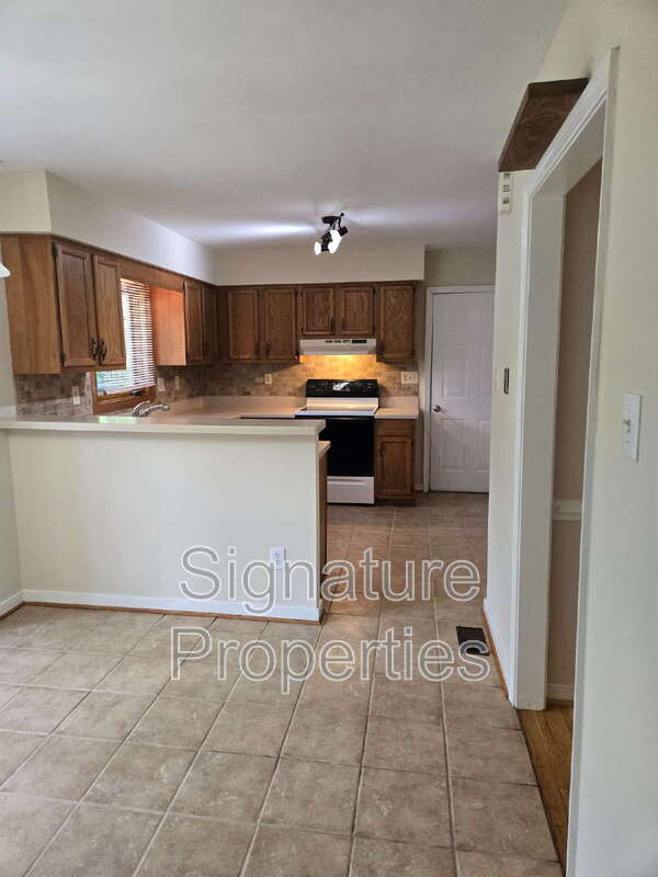 Building Photo - 11812 Marnelan Pl