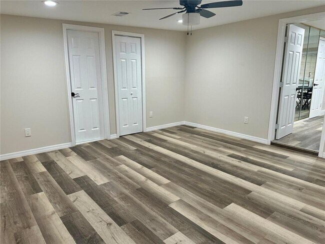 Building Photo - 3440 Brookfield Dr