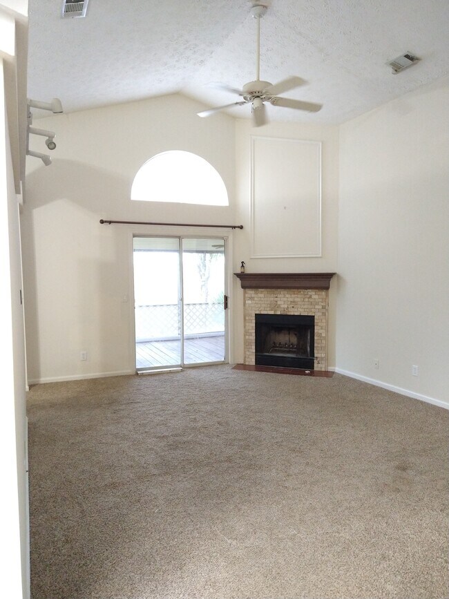 Sala de estar - 137 Marsh Edge Ln