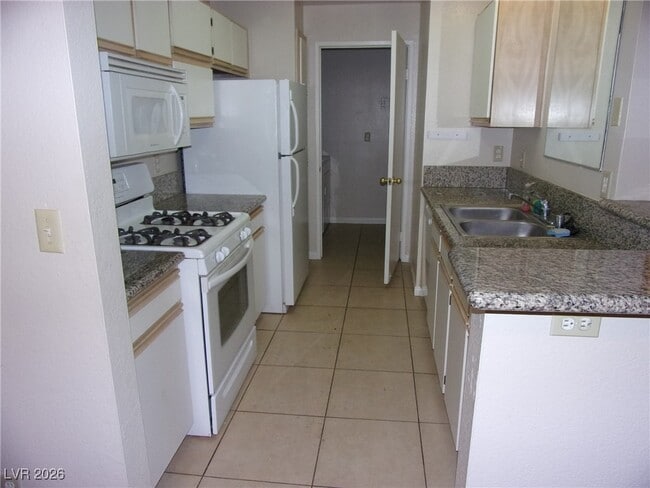 Building Photo - 2200 S Fort Apache Rd