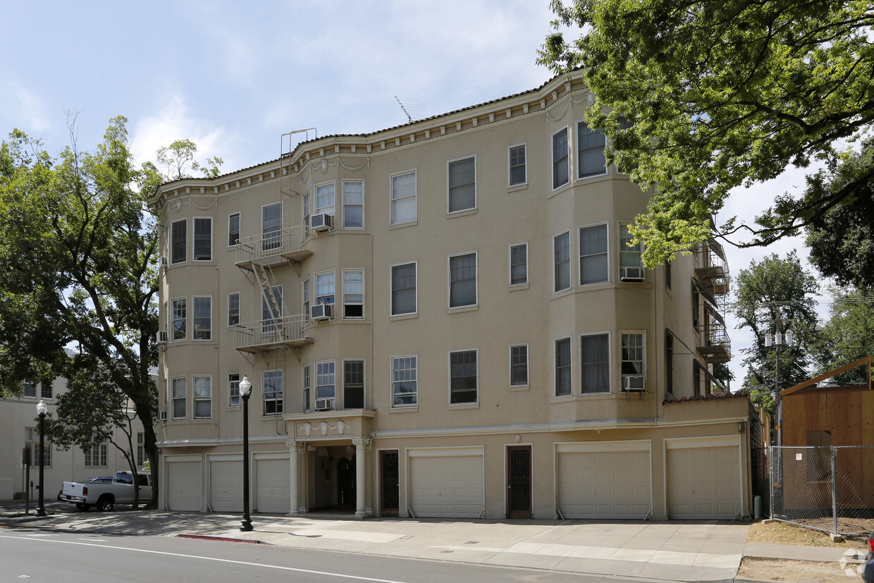 Building Photo - Fortview Apartments