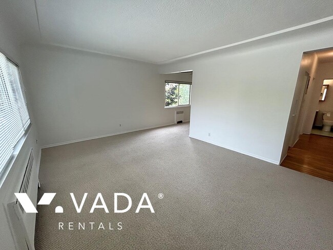 Building Photo - West End 1 Bed Apartment Rental 7-1208 Bur...