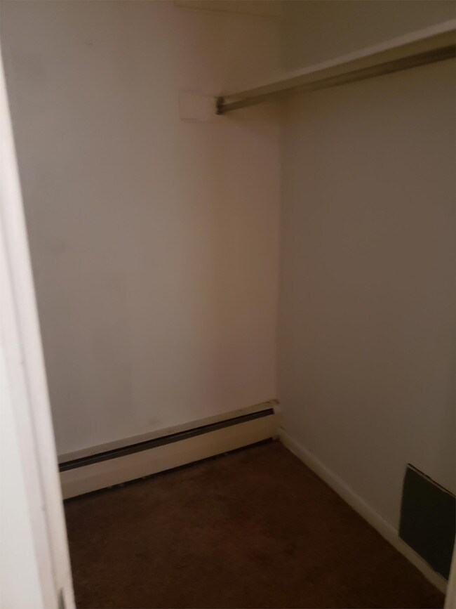 Building Photo - 406 Burbank Dr