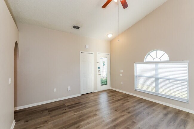 Foto del edificio - 6215 Cannoli Pl