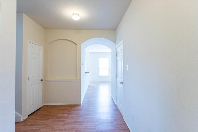Building Photo - 3010 Pinecrest Dr