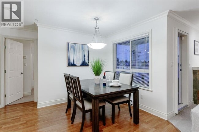 Photo du bâtiment - 128-128 W 21st St