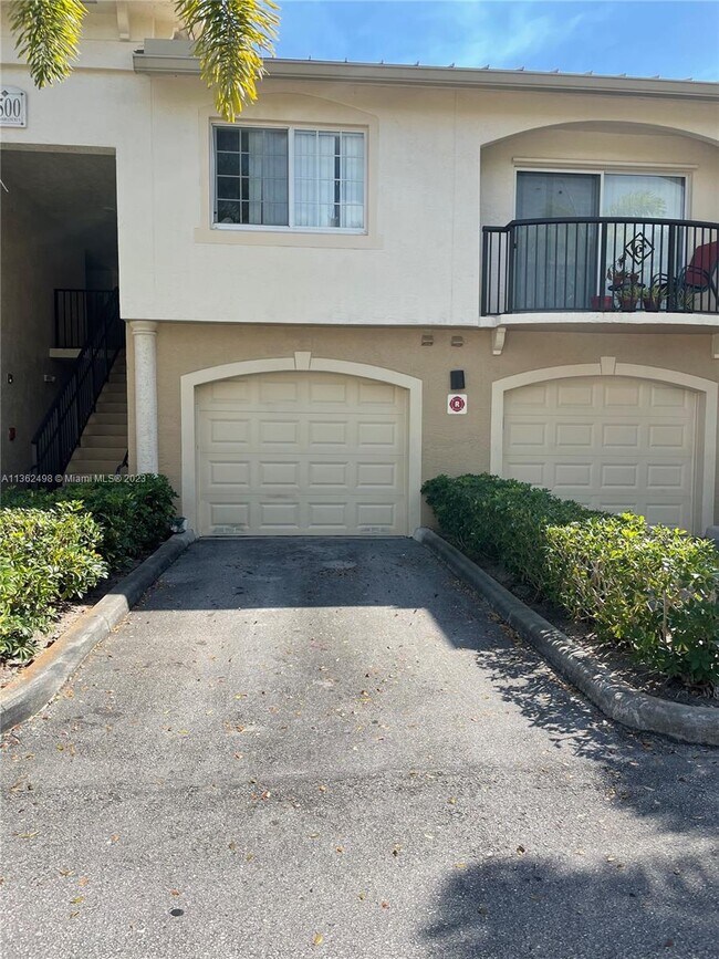 Building Photo - 1500 Crestwood Ct S
