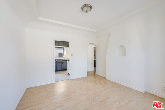 Foto del edificio - 805 N Poinsettia Pl