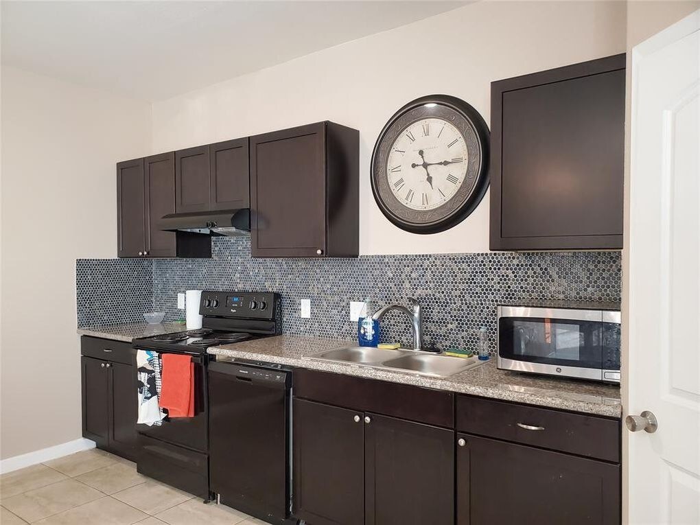 Interior Photo - 511 Dahlia St