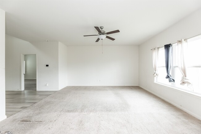 Building Photo - 541 Amberwood Pk Dr