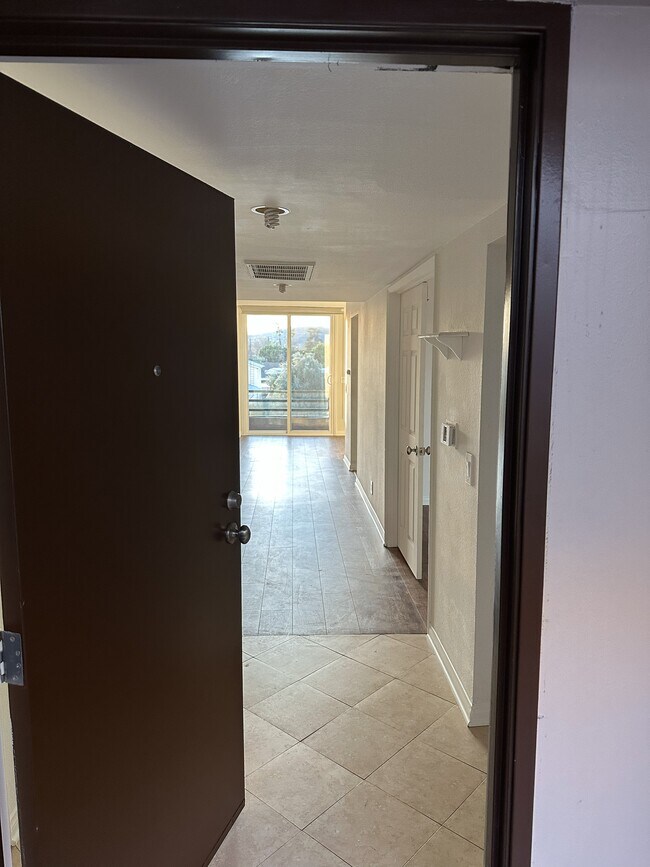 Foto del edificio - 7826 Topanga Canyon Blvd