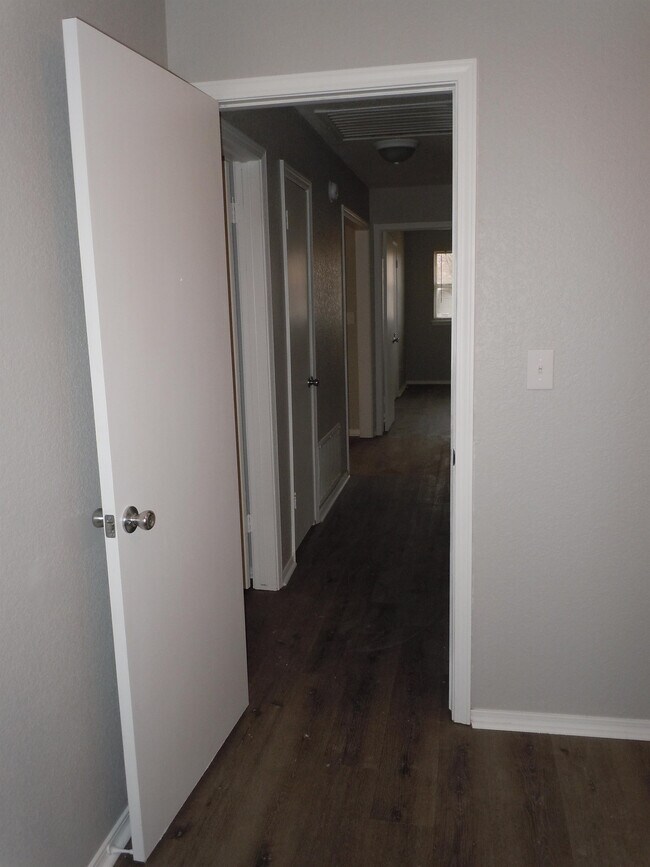 Building Photo - 208 Butler Dr