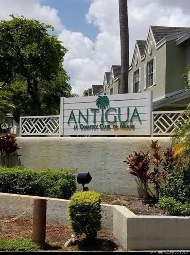 Foto del edificio - 17440 NW 67th Ct