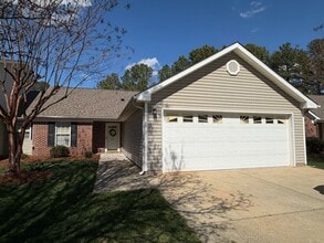 Building Photo - 694 Huntingdon St