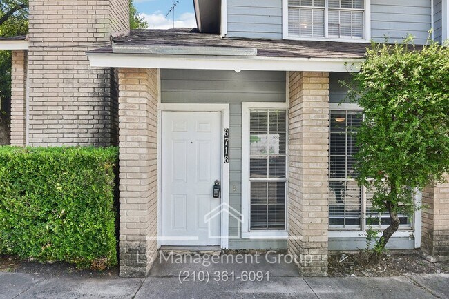 Photo - 6716 Windsor Hollow Dr House