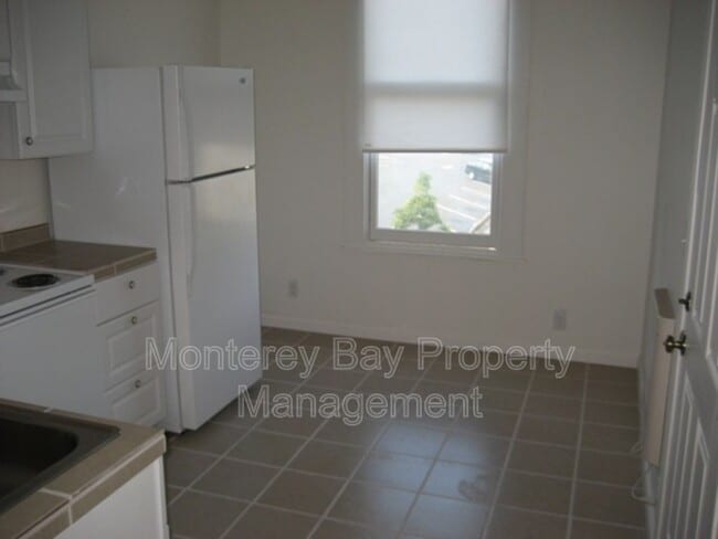 Building Photo - 211 Forest Ave