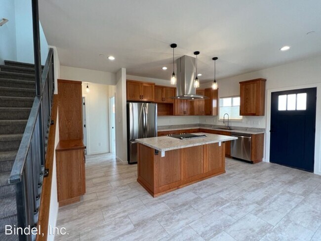 Building Photo - 3 br, 2 bath House - 1420 L ST