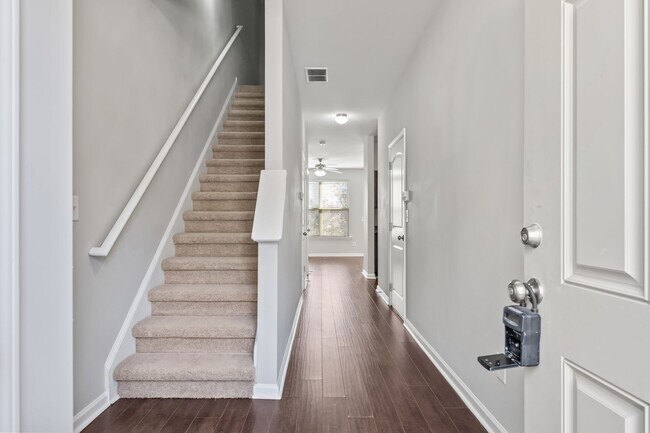 Foto del edificio - 3 Bedroom Townhome in Stonecrest!