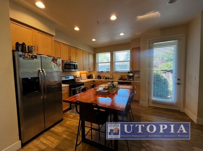 Foto del edificio - Spacious and Modern 3-bedroom, 3.5 bathroo...