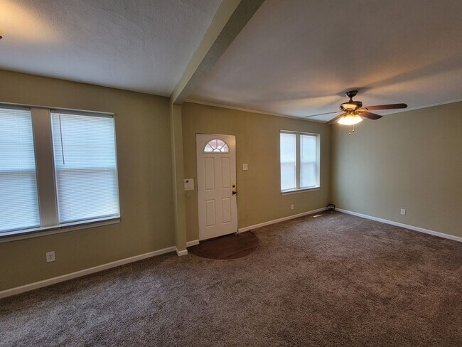 Foto del edificio - House for Rent in the Holly Hills Area