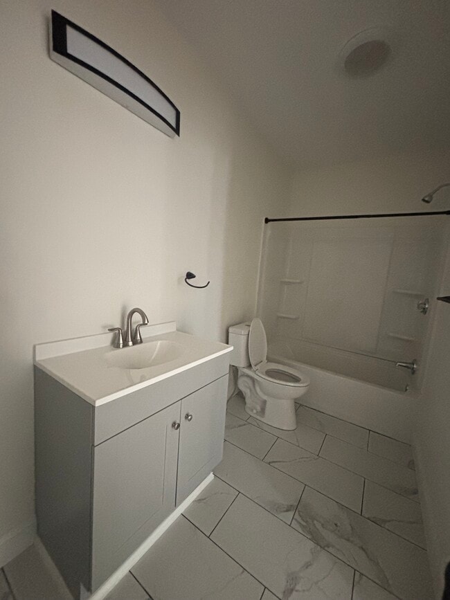 Baño - 5 McGurk St